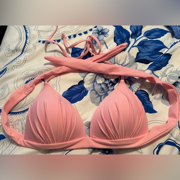 * SOLD * Shein NEW small pink bikini top - Picture 1 of 1
